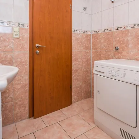 Apartment Peter Vir